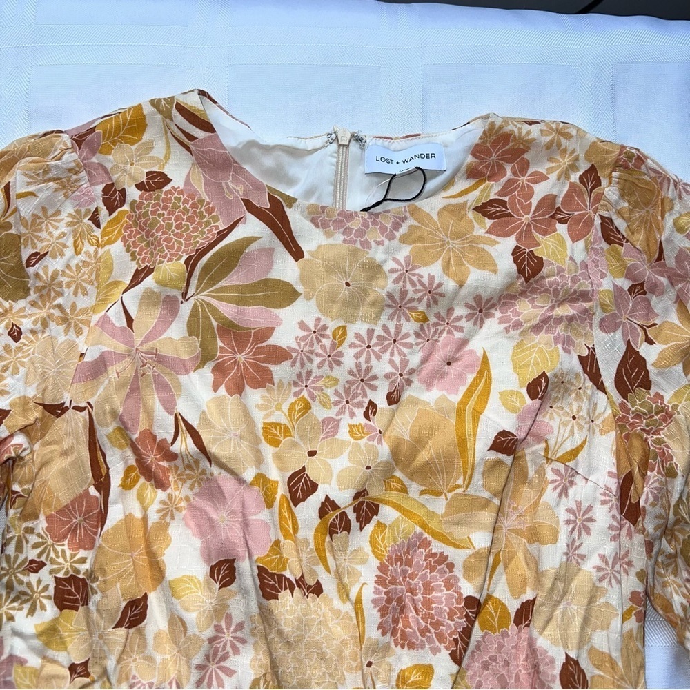***NWT*** Lost & Wander Multi colored Floral Women's Dress - Picture 3 of 16